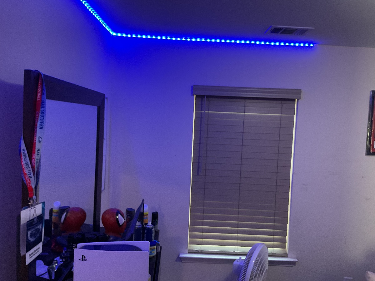 Clean interior paint finish on walls and ceiling by Global Painting Savannah