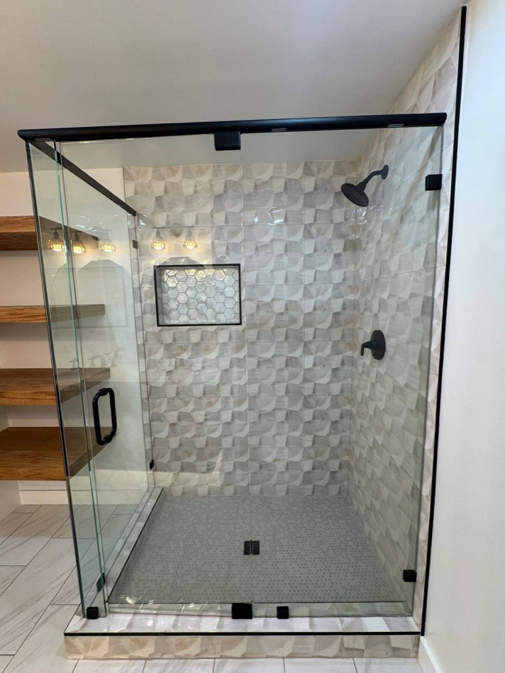 09 / Marble walls · Mid-tile