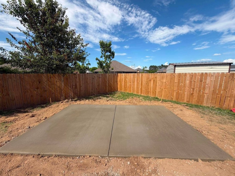 16 / Backyard slab · Wide