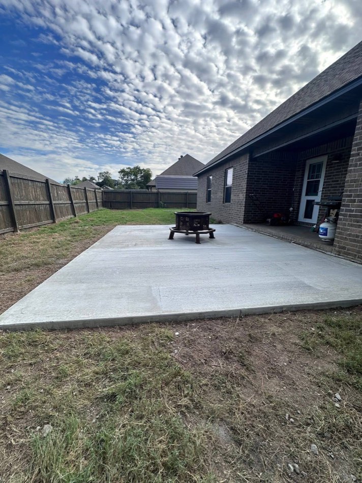 19 / Curved driveway · Mature landscape