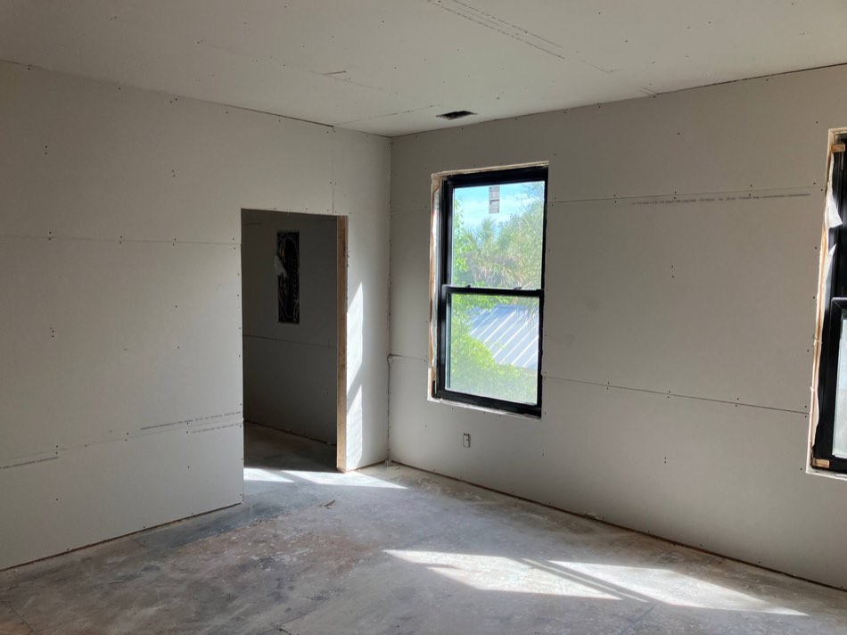 13 / Window-side · Mid-finish