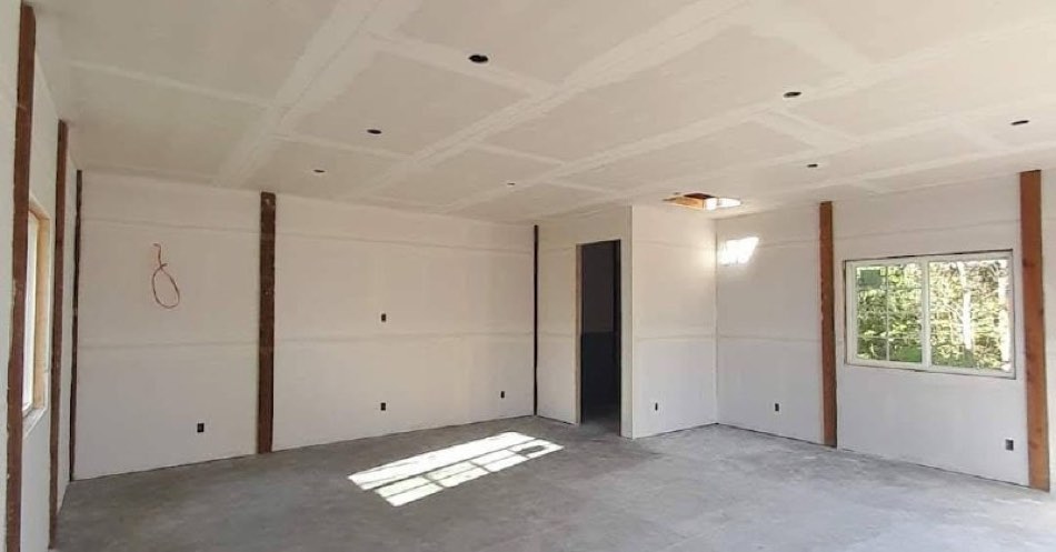 18 / Open mud room · Wide view
