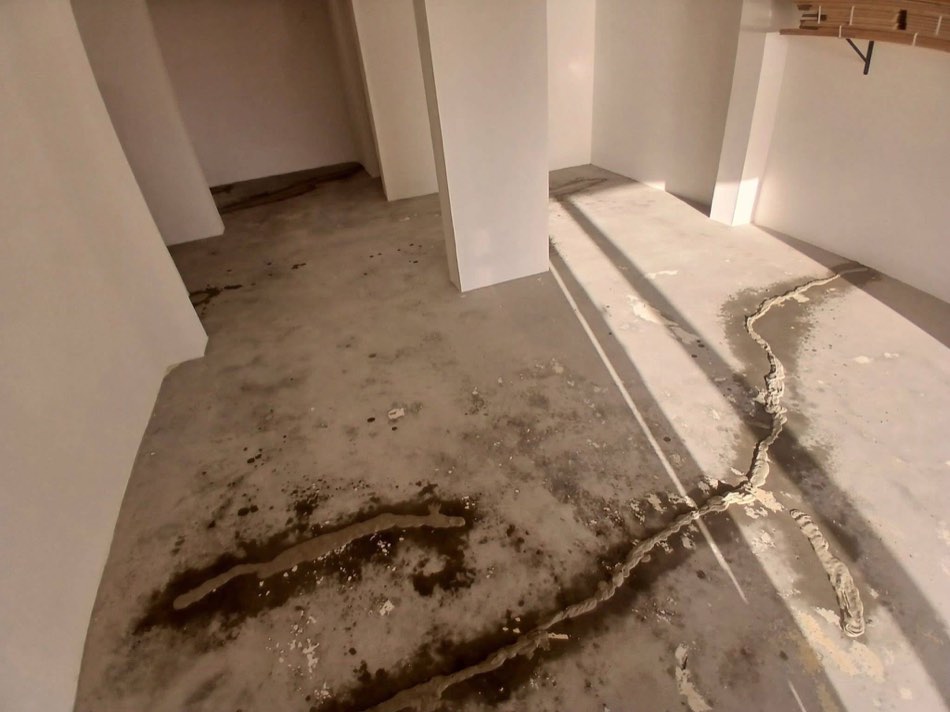 14 / Tile install · Bathroom floor