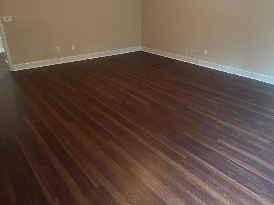 21 / Hardwood + transition · Detail