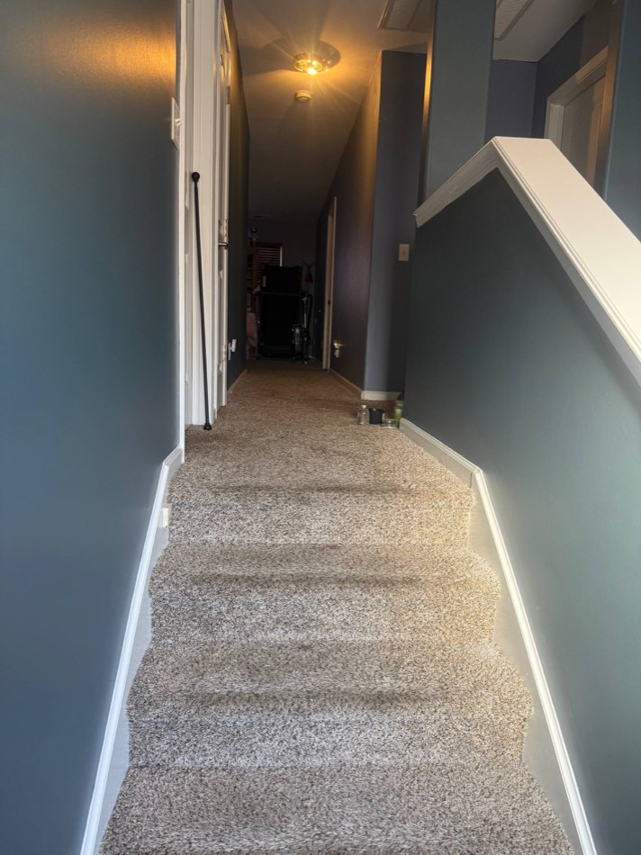 16 / Stairs + landing · Navy detail