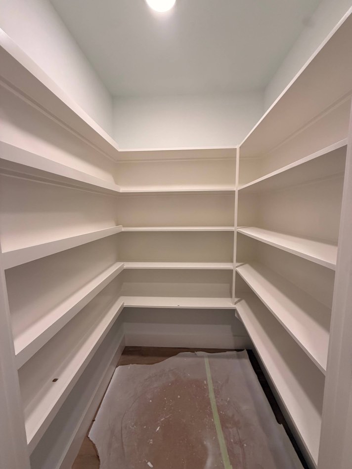 18 / Pantry · Fresh white