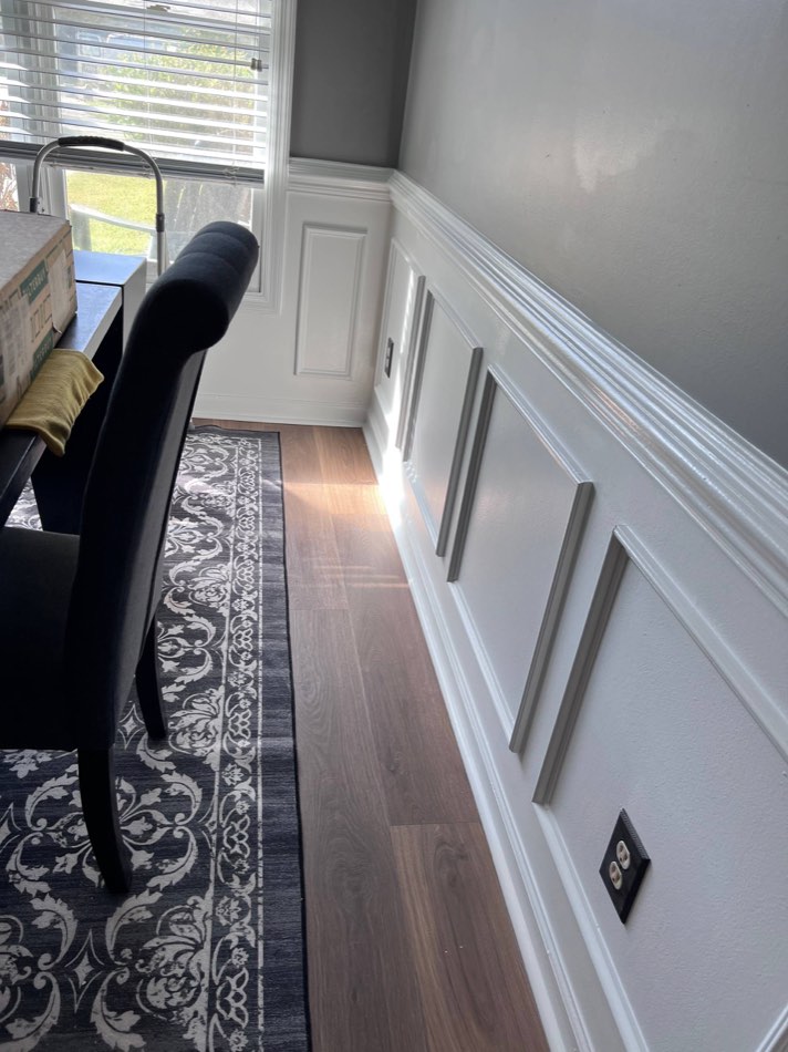 08 / Wainscoting hallway · Interior